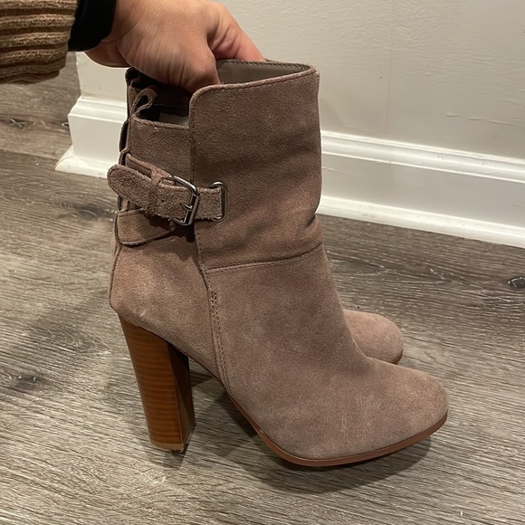Dolce Vita Macy Boot - Taupe Suede Heeled Booties Size 8 - Picture 5 of 6